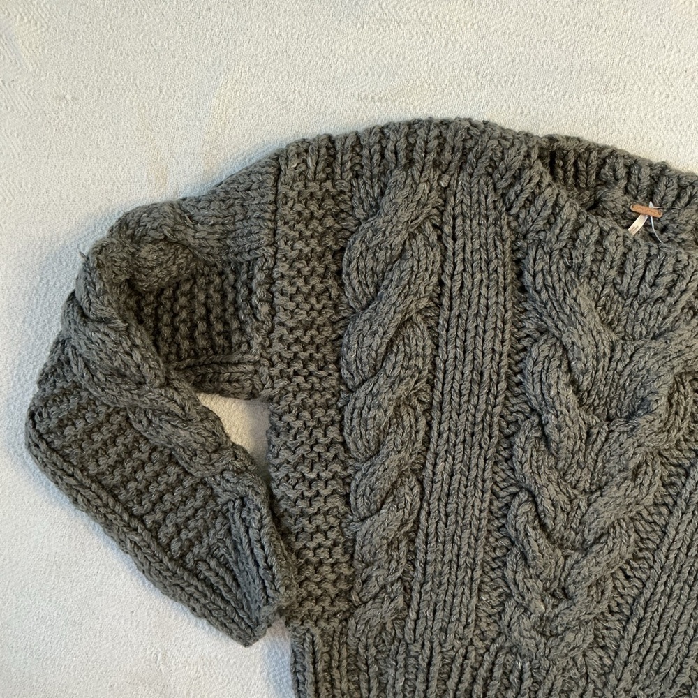 NWT Free People chunky Charcoal Cable Knit Sweater size medium - Picture 4 of 7